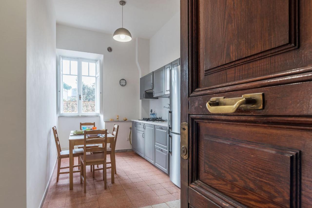 Colosseo & Colle Oppio Cozy Apartment روما المظهر الخارجي الصورة